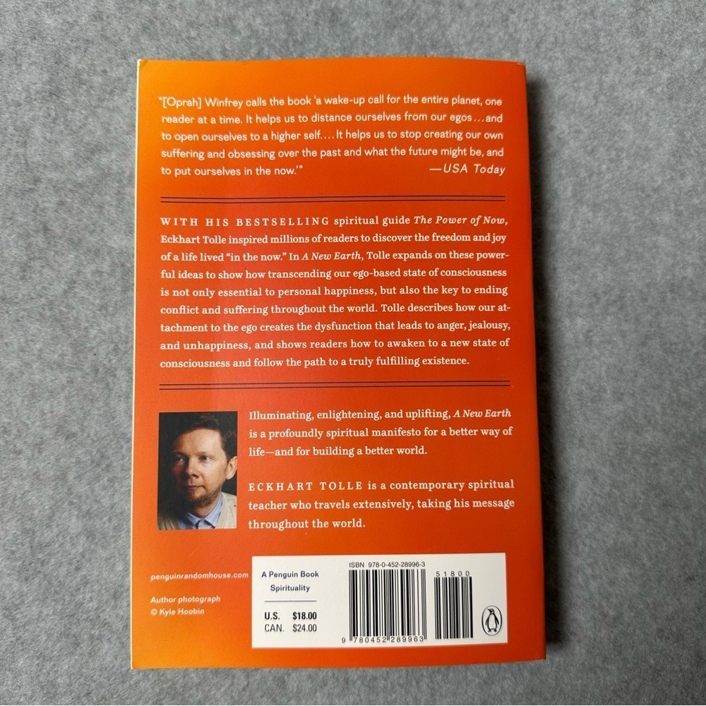 A New Earth Awakening to Your Life's Purpose Eckhart Tolle Paperback 10th Anniv - Picture 2 of 3